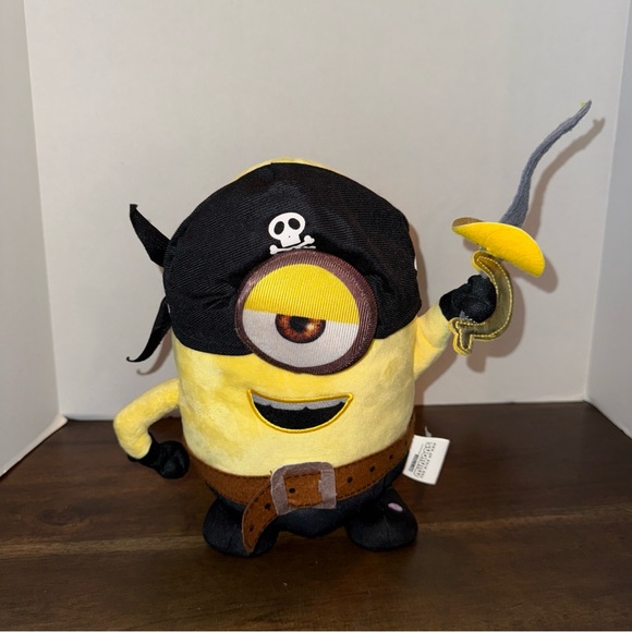 Halloween Minions 12 Eye Matie The Rise of Gru Pirate Animated Talks & Dances - Picture 2 of 7